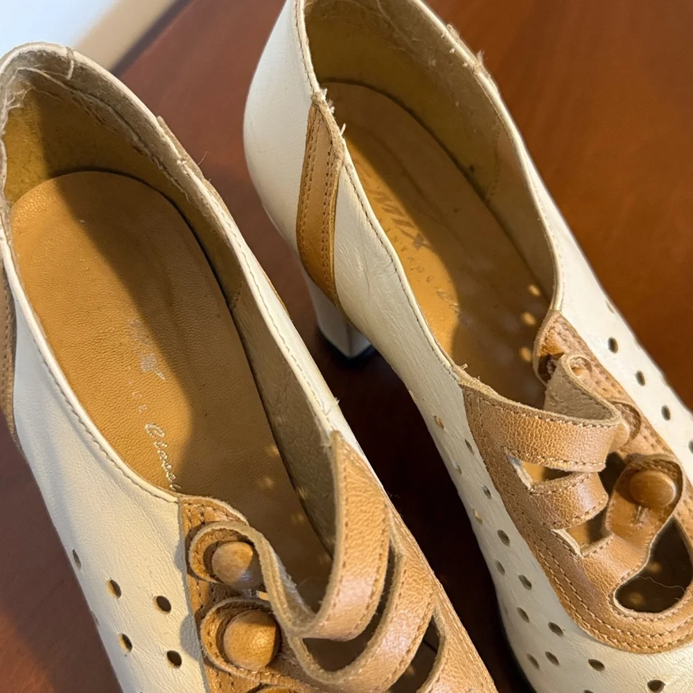 Re-Mix Cassandre Ivory/Tan Used Condition - Picture 6 of 6